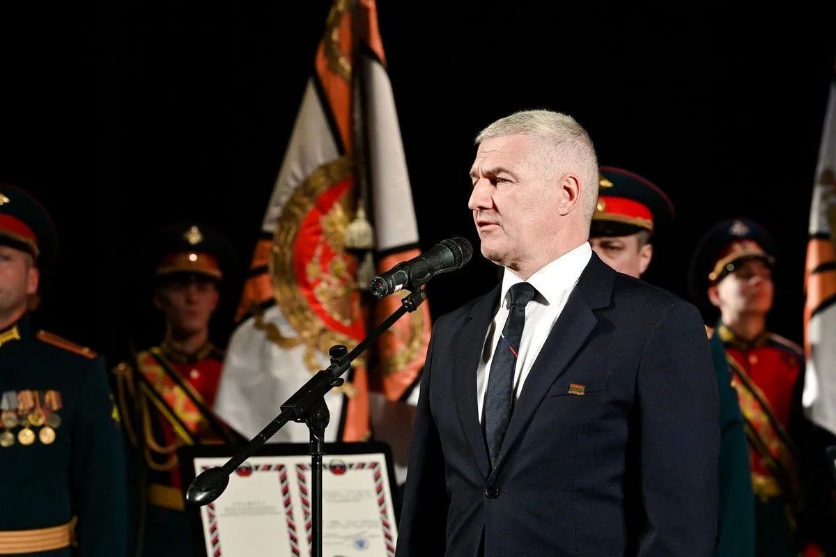 Вручение знамен: редкий торжественный ритуал прошел в Петрозаводске Вручение знамен: редкий торжественный ритуал прошел в Петрозаводске