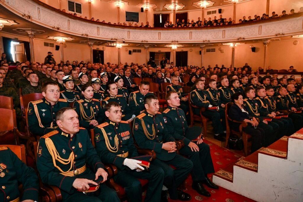 Вручение знамен: редкий торжественный ритуал прошел в Петрозаводске Вручение знамен: редкий торжественный ритуал прошел в Петрозаводске