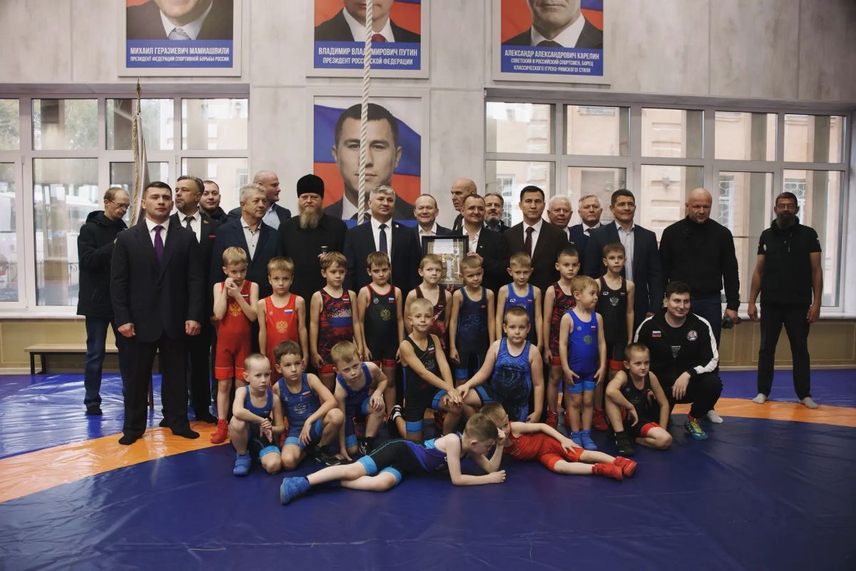 Легендарные олимпийские чемпионы открыли детский спортивный центр! Легендарные олимпийские чемпионы открыли детский спортивный центр!
