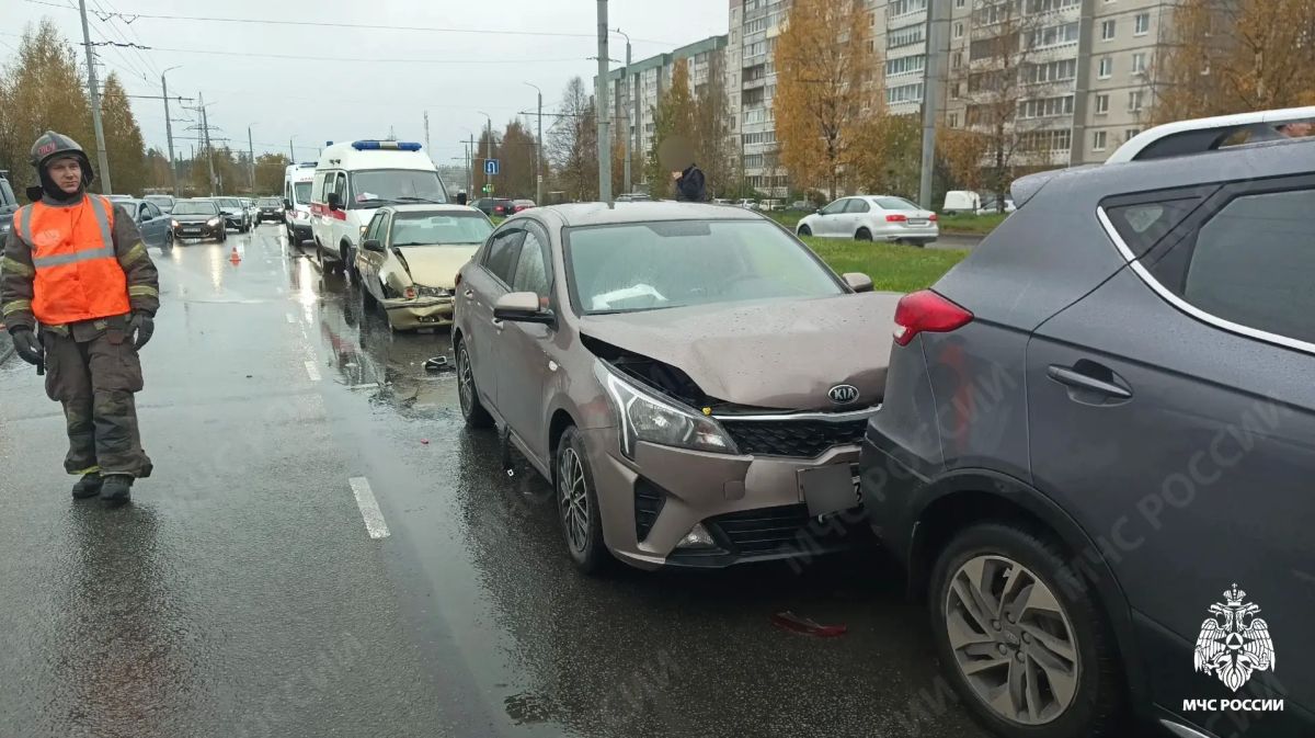 За прошедшие сутки подразделения территориального пожарно-спасательного гарнизона Республики Карелия реагировали на 12 оперативных событий: За прошедшие сутки подразделения территориального пожарно-спасательного гарнизона Республики Карелия реагировали на 12 оперативных событий:
