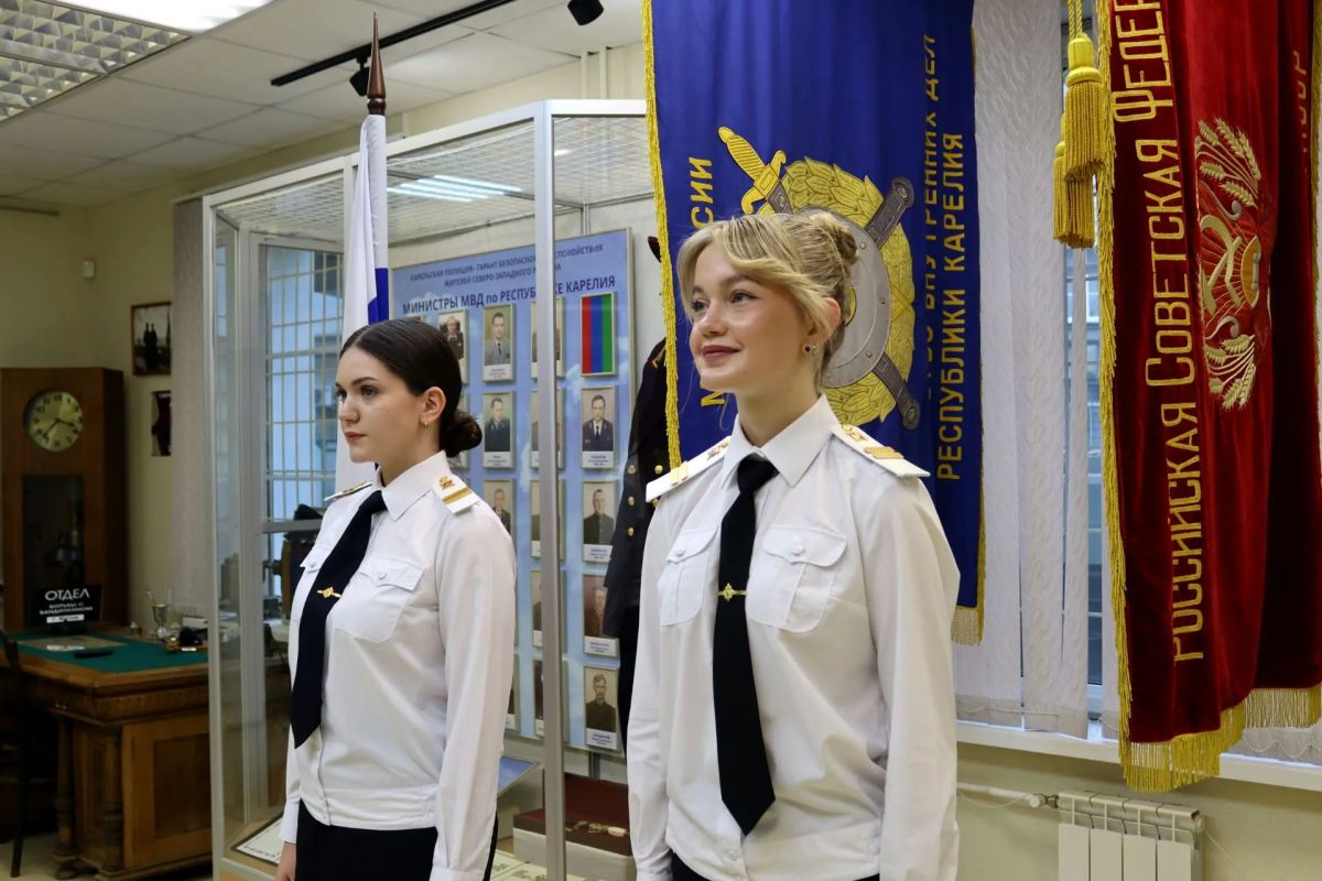 В МВД по Республике Карелия молодые сотрудницы торжественно принесли Присягу В МВД по Республике Карелия молодые сотрудницы торжественно принесли Присягу