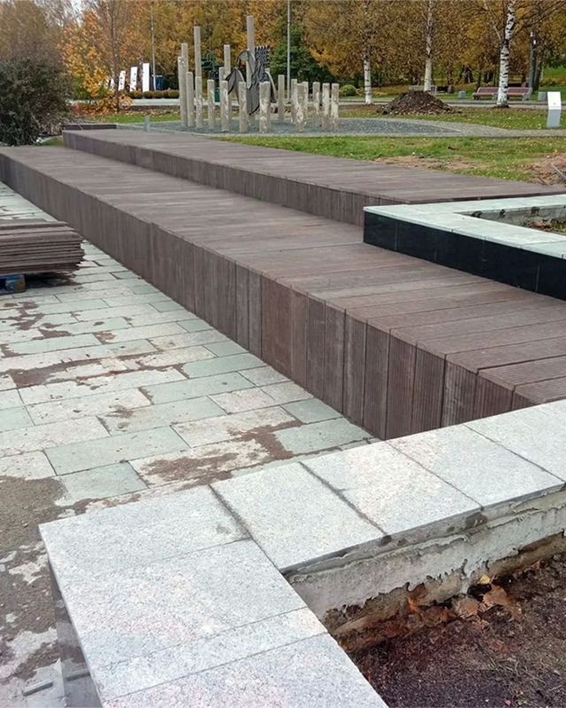 На набережной Петрозаводска завершают установку третьего амфитеатра На набережной Петрозаводска завершают установку третьего амфитеатра