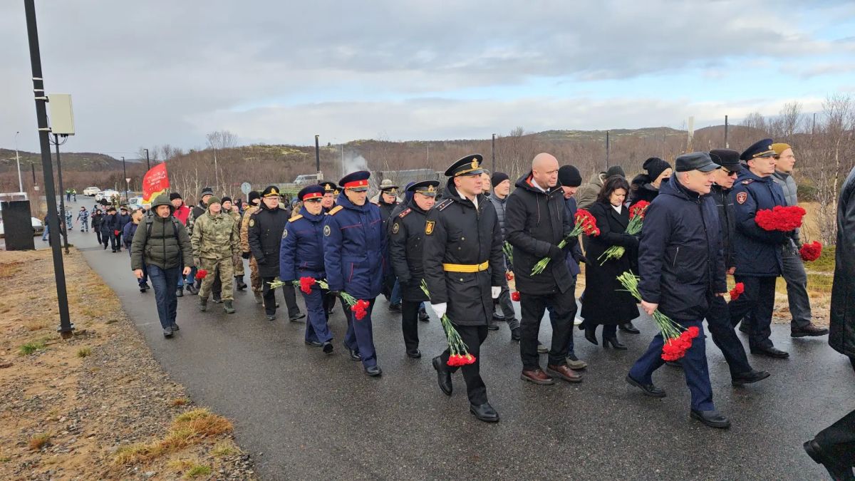 Военные следователи Северного флота почтили память павших героев Заполярья Военные следователи Северного флота почтили память павших героев Заполярья