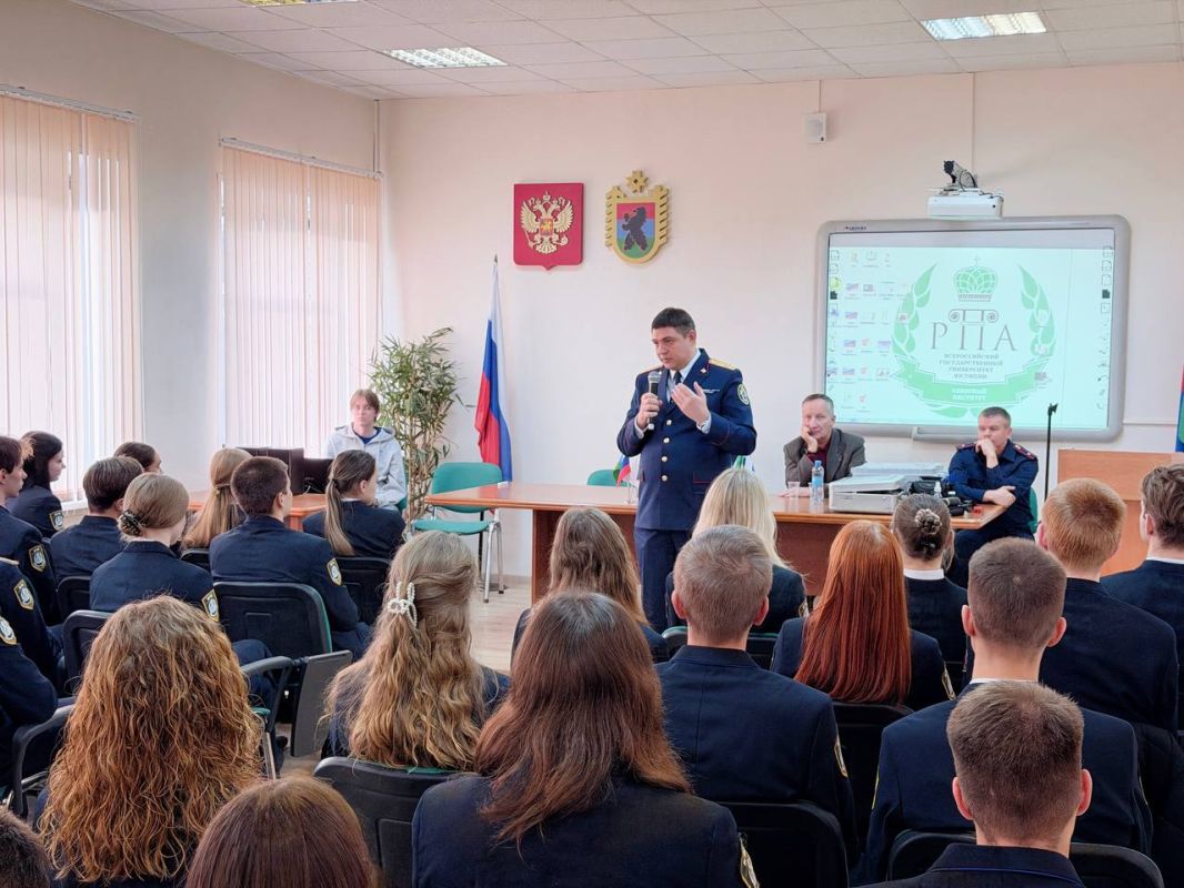 Руководитель следственного управления СК России по Республике Карелия провел лекцию для студентов Северного института ВГУЮ (РПА Минюста России) Руководитель следственного управления СК России по Республике Карелия провел лекцию для студентов Северного института ВГУЮ (РПА Минюста России)