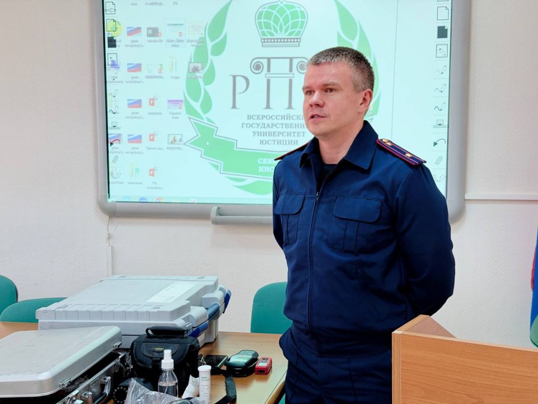 Руководитель следственного управления СК России по Республике Карелия провел лекцию для студентов Северного института ВГУЮ (РПА Минюста России) Руководитель следственного управления СК России по Республике Карелия провел лекцию для студентов Северного института ВГУЮ (РПА Минюста России)