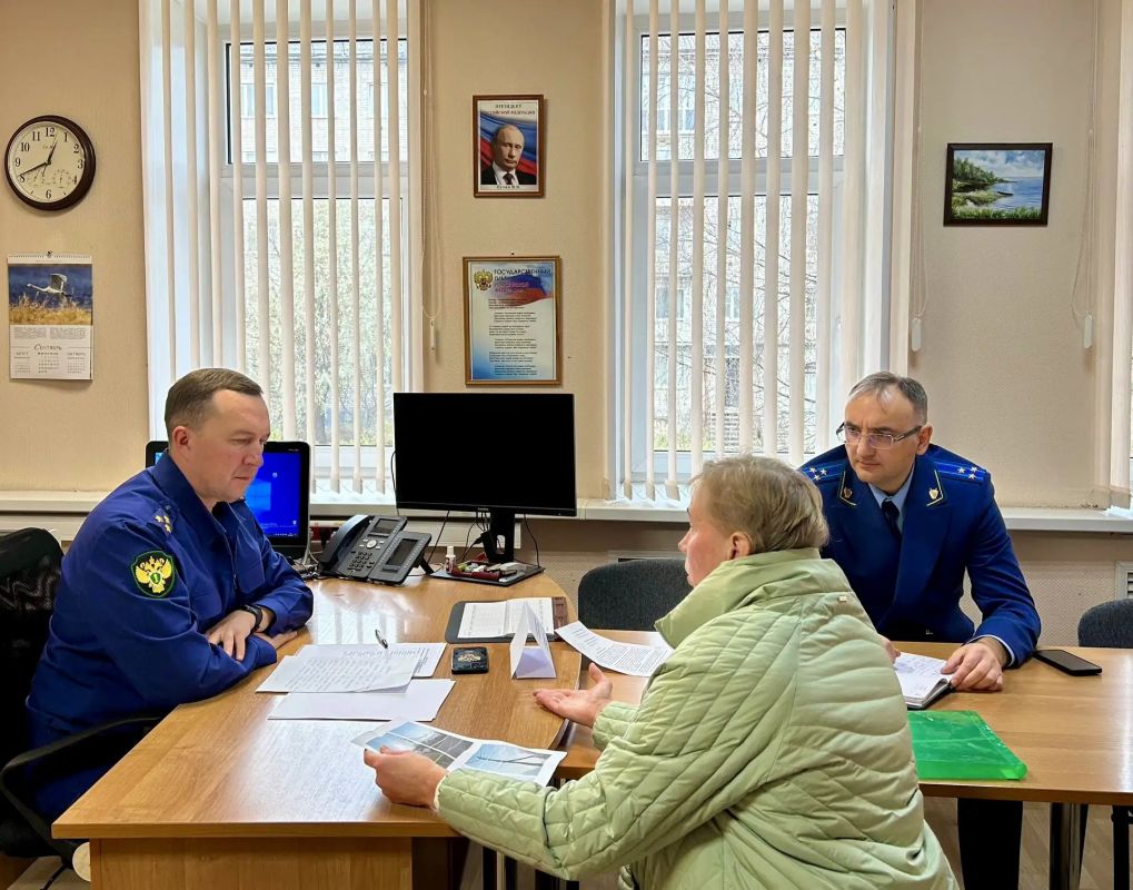 Заместитель прокурора республики Николай Осипов в рамках работы мобильной приемной провел личный прием жителей Пудожского муниципального района Заместитель прокурора республики Николай Осипов в рамках работы мобильной приемной провел личный прием жителей Пудожского муниципального района