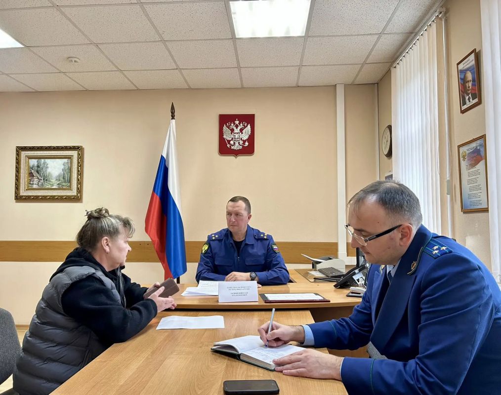 Заместитель прокурора республики Николай Осипов в рамках работы мобильной приемной провел личный прием жителей Пудожского муниципального района Заместитель прокурора республики Николай Осипов в рамках работы мобильной приемной провел личный прием жителей Пудожского муниципального района